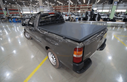 Capota marítima instalada em caminhonete Ford Courier, destacando a vantagem capota marítima na proteção e organização da caçamba.