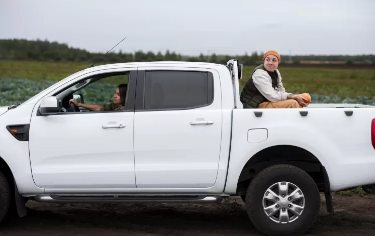 Caminhonete branca com Santo Antônio instalado, destacando segurança e estilo para pick-up.